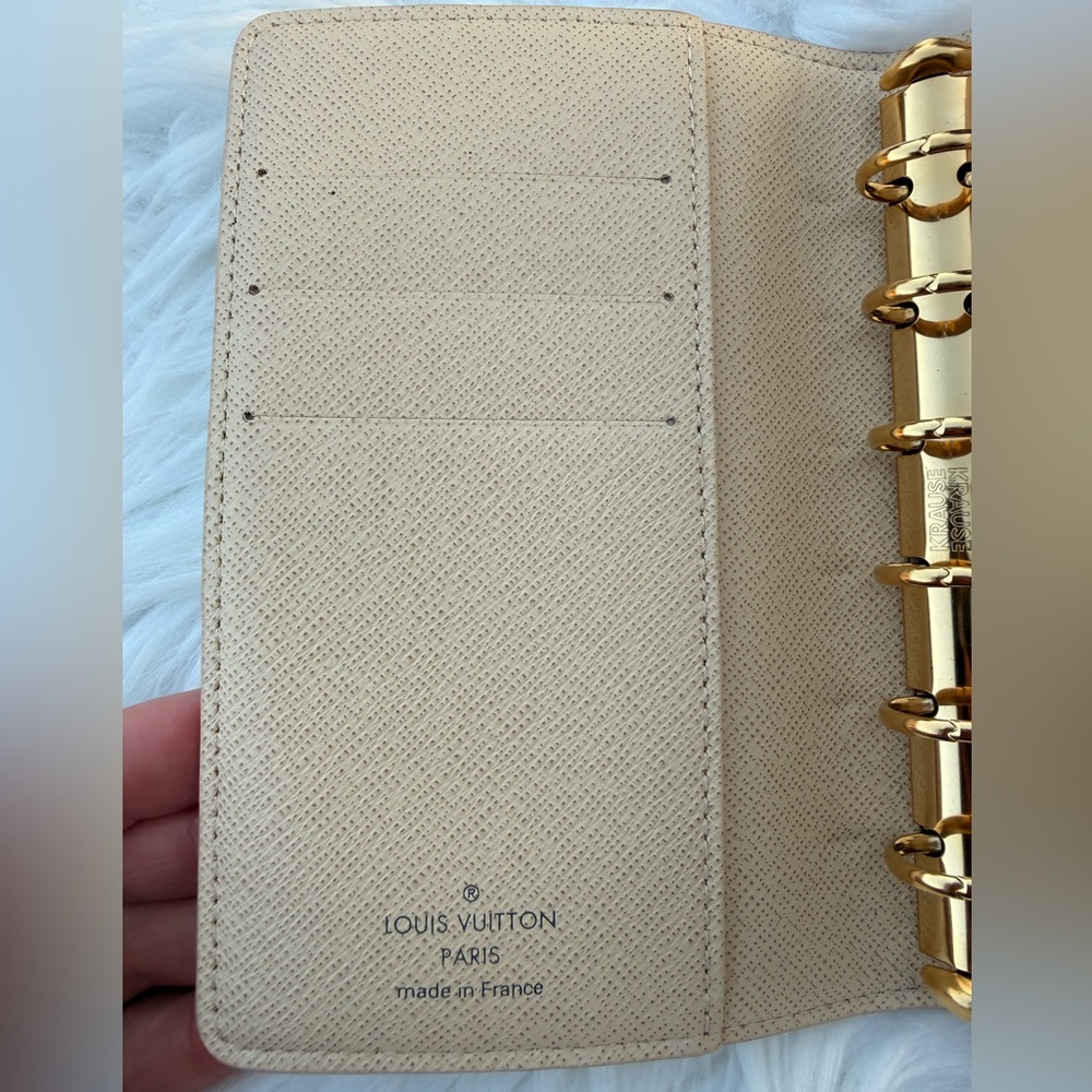 LOUIE VUITTON Small Ring Agenda Cover (Pocket size paper)
Damier Azur Canvas - Picture 11 of 13